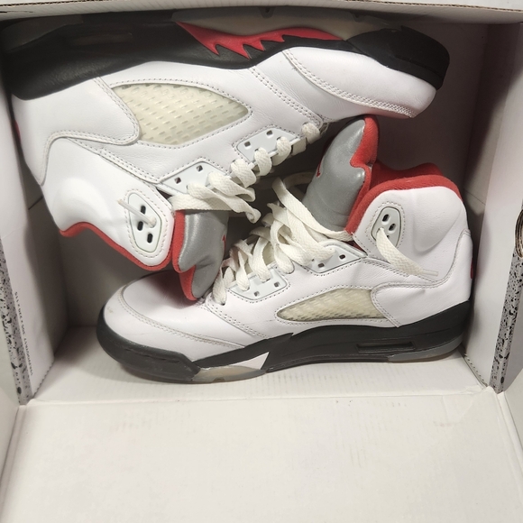 Boy"s Jordan 5 Retro (gs) Sneakers - Picture 2 of 7